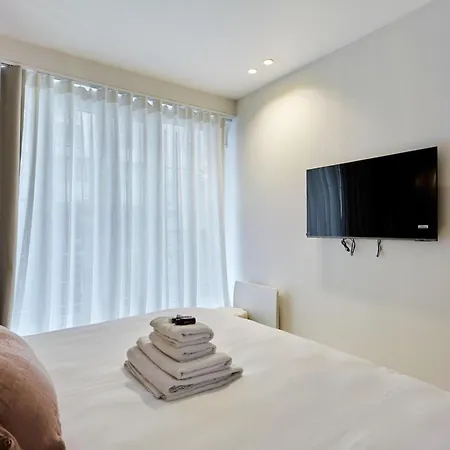 Stunning With Ac - Center Of Appartement *