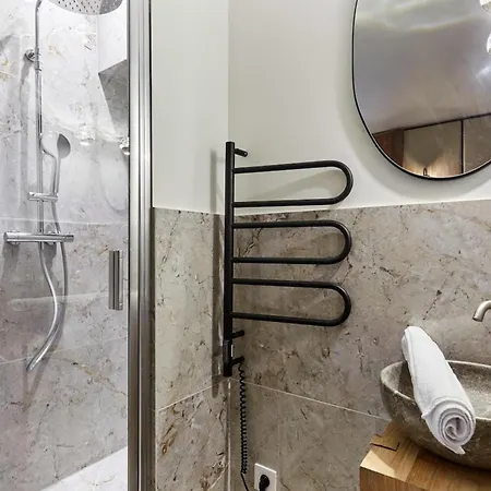 Apartment Stunning With Ac - Center Of *