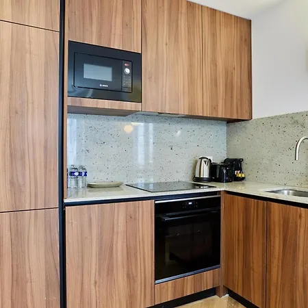 Stunning With Ac - Center Of